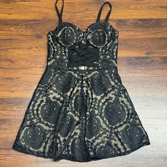 BEBE  And NAVEN Black Lace Bustier Dress – Size 4 - Picture 4 of 5